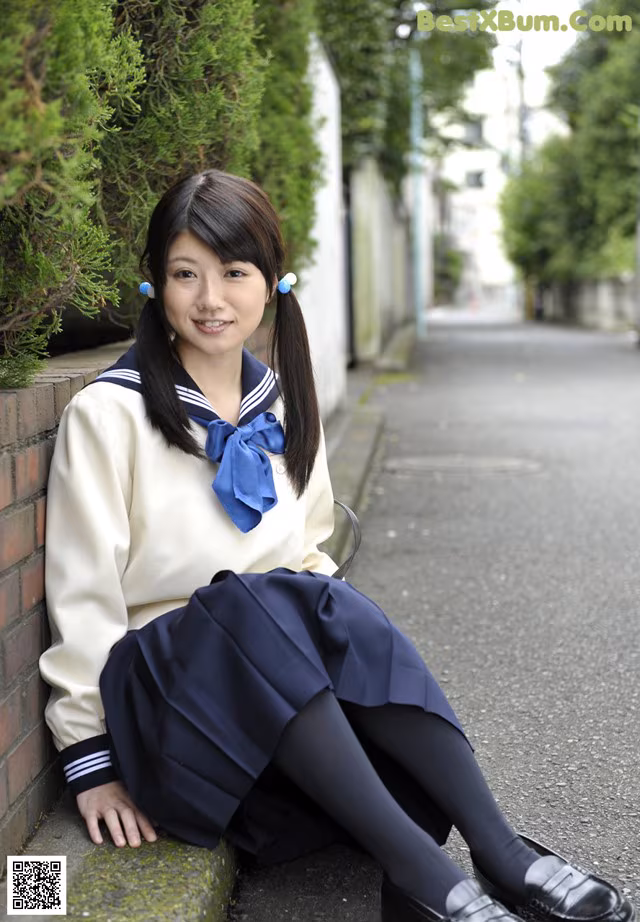 Shiori Fuji - Headed Lounge Photos